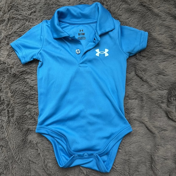 Lot of SIX baby onesies - Picture 2 of 7